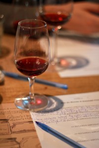 pahar de vin si fisa de notare