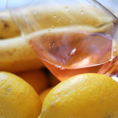 pahar de vin si fructe