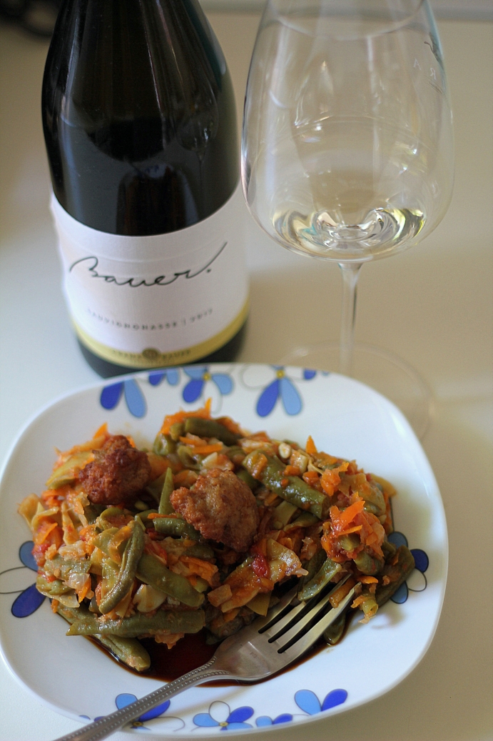 meatballs, green bean stew and white wine