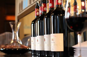 vinuri rosii si decantor