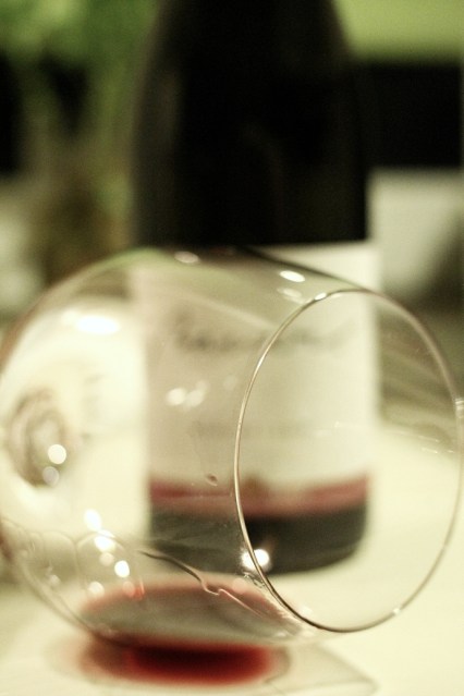 pahar cu o urma de vin