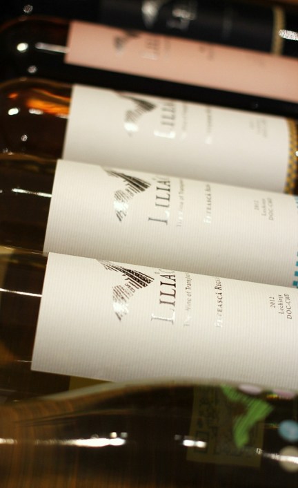 vinuri Liliac la degustare