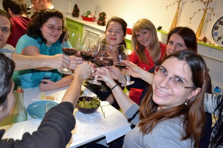 ciocnind cu vinuri romanesti