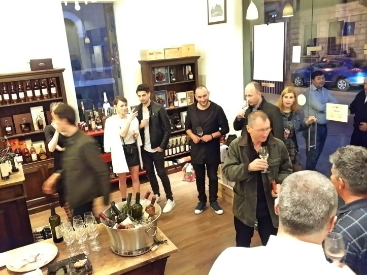 Horatiu Malaele la vernisaj ArtBending si degustare Gramma