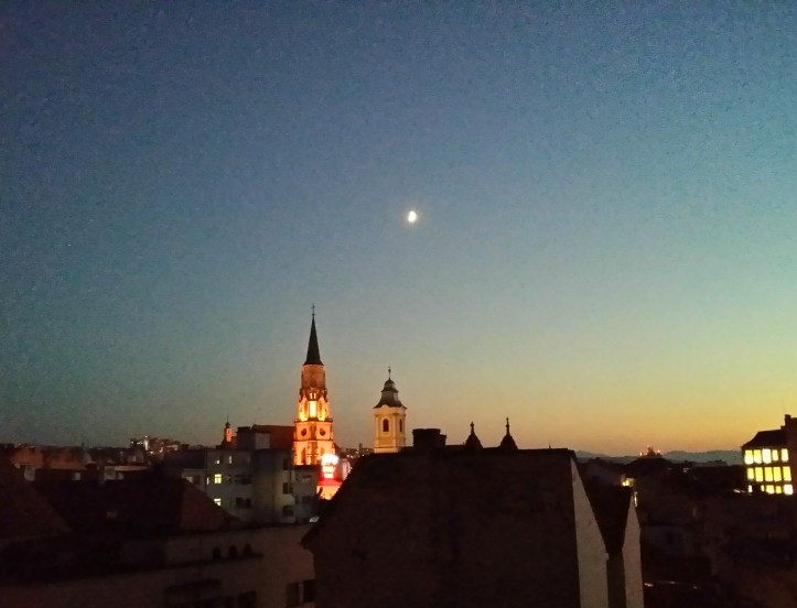 seara pe terasa deasupra Clujului