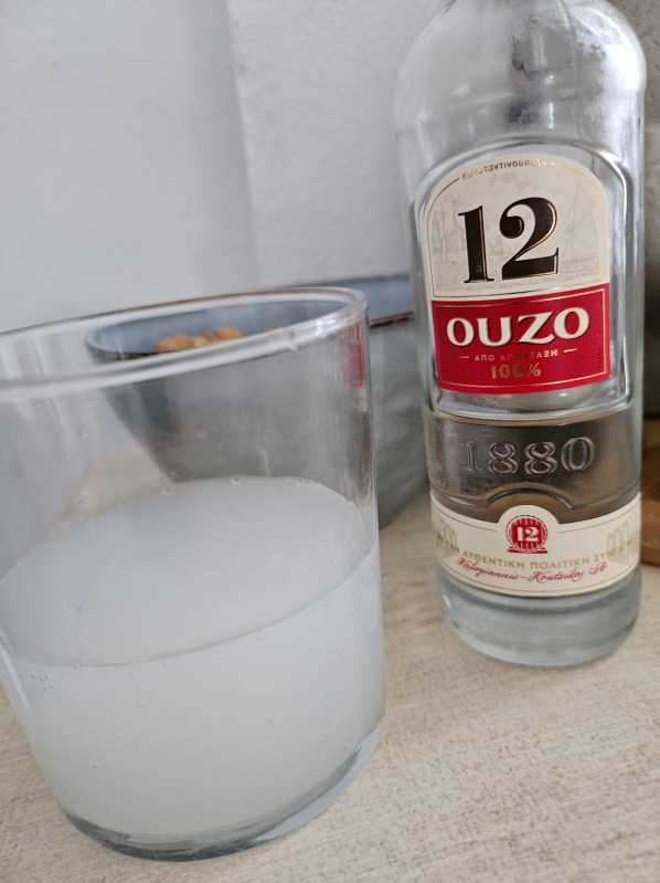Ouzo, pentru digestie sau cel puțin pentru optimism