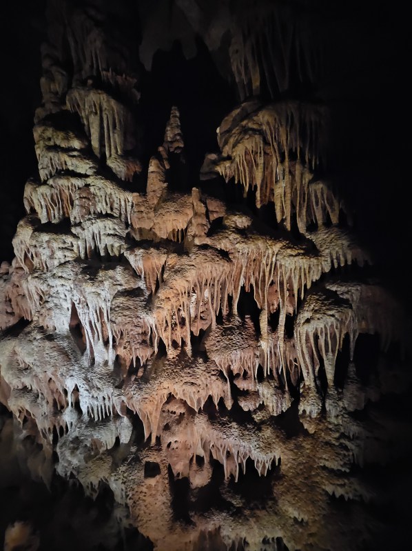 Formațiunile spectaculoase din interior